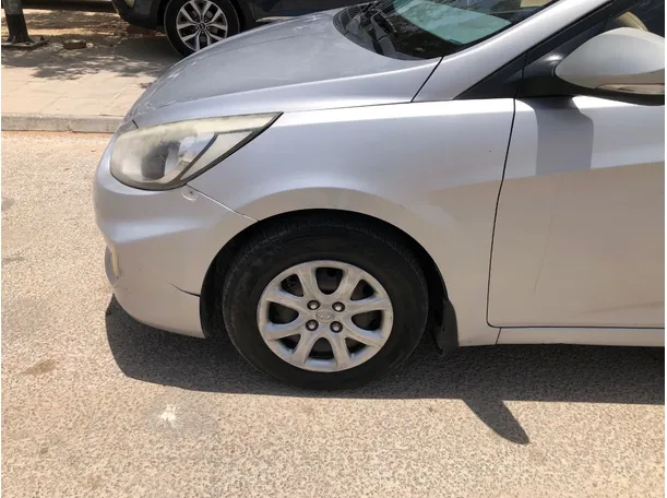 Car image 9