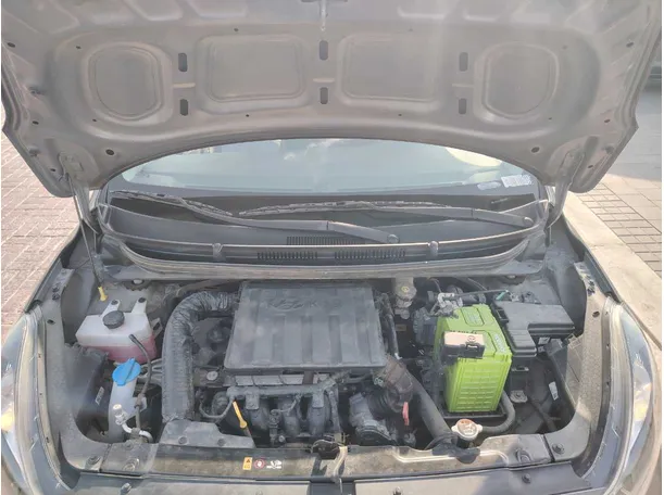 Car image 30