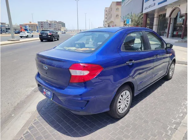 Car image 5