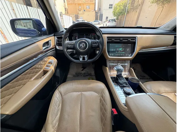 Car image 14