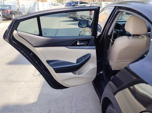 Car image 13
