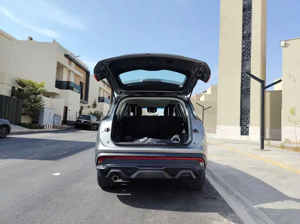 Car image 24