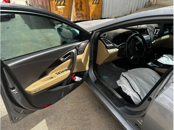 Car image 10