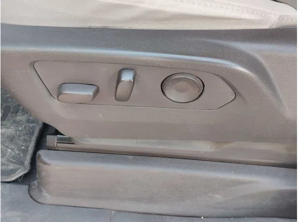 Car image 29