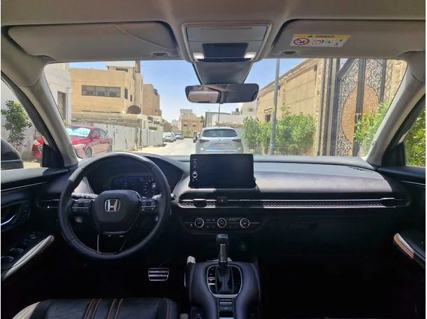 Car image 16