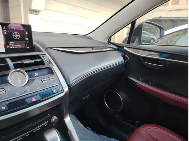 Car image 24