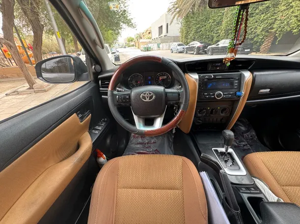 Car image 16