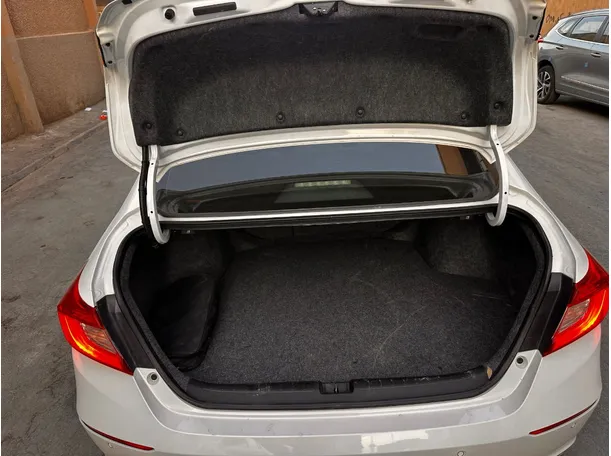 Car image 23