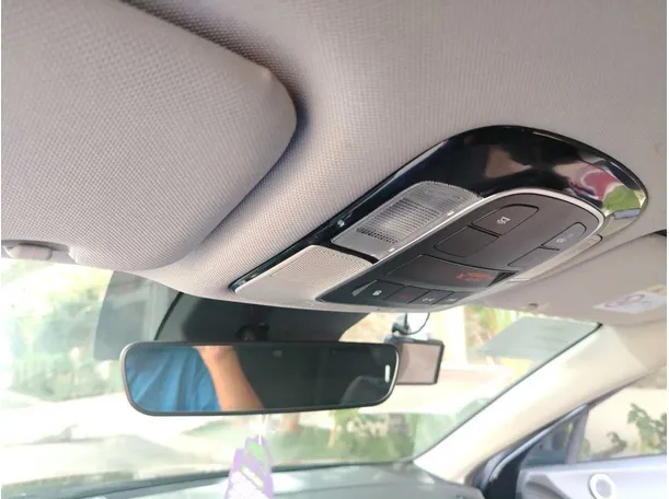 Car image 30