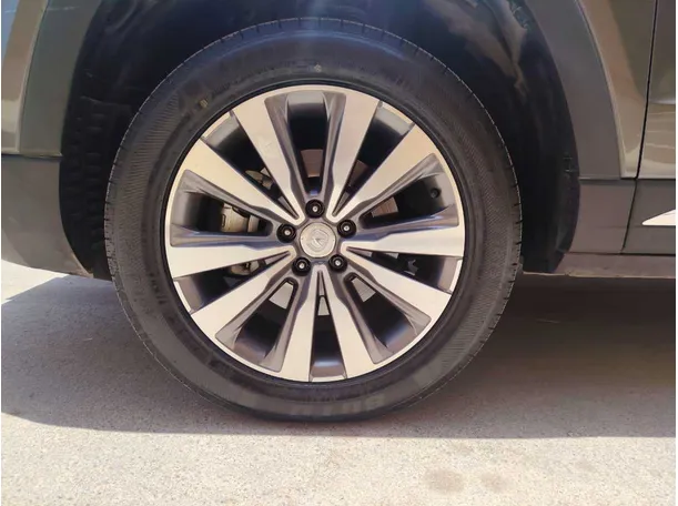 Car image 10