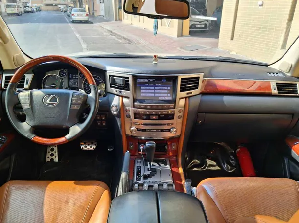 Car image 15