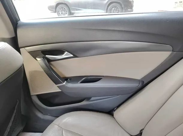 Car image 34