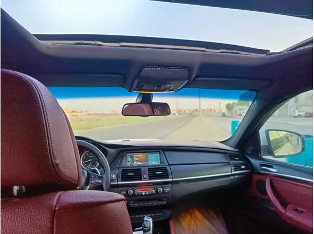 Car image 30