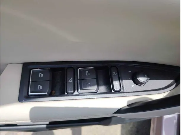 Car image 39