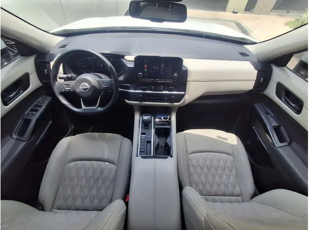 Car image 16
