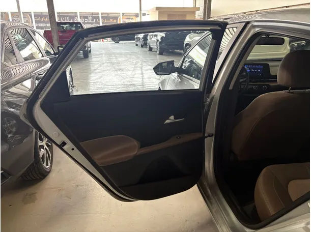 Car image 17