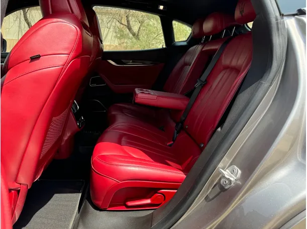Car image 15
