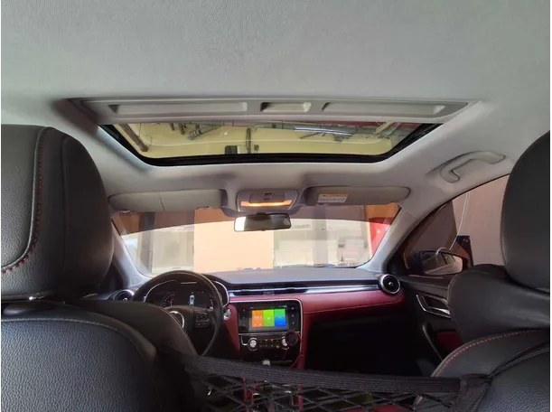 Car image 19