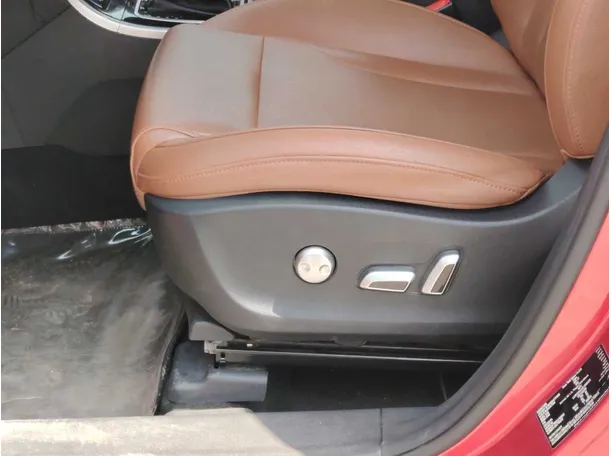 Car image 32