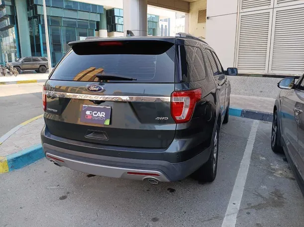 Car image 5