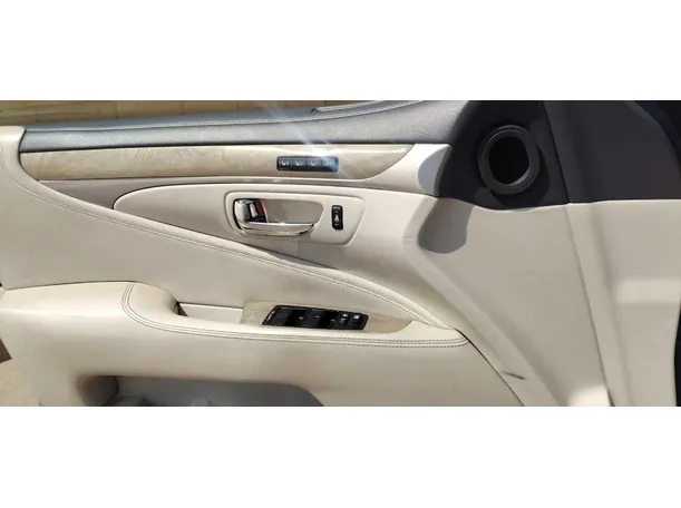 Car image 28