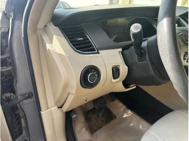 Car image 25