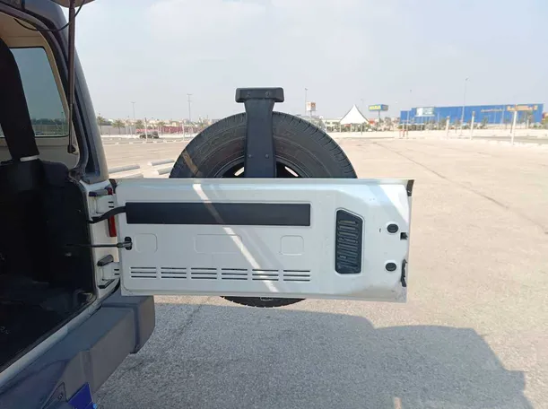 Car image 26