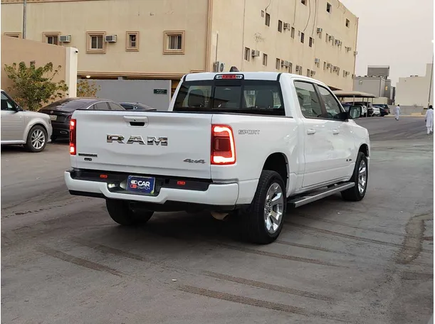Car image 5