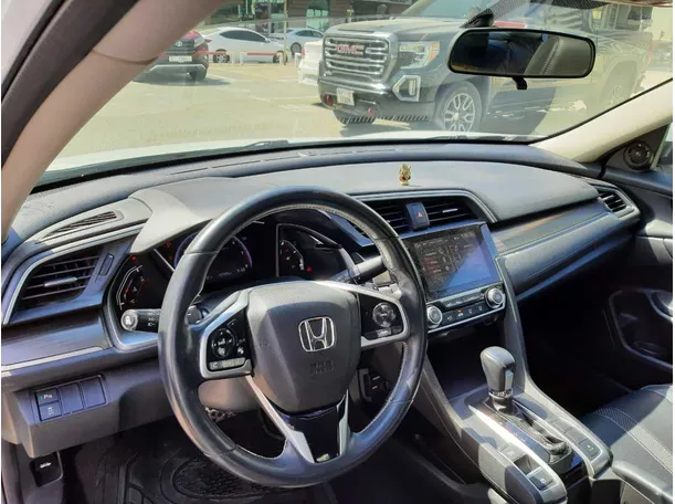 Car image 11