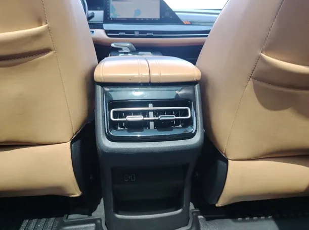 Car image 27