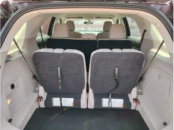 Car image 30
