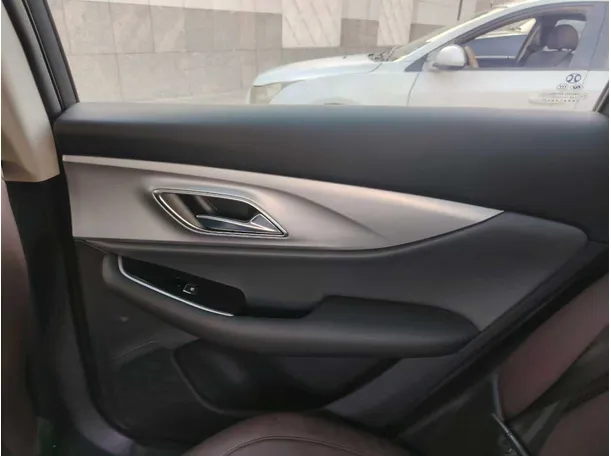 Car image 37