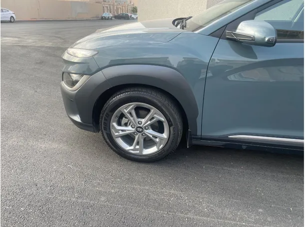 Car image 9