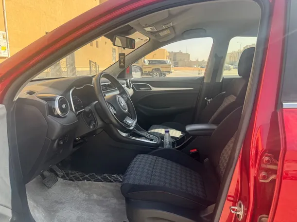 Car image 11