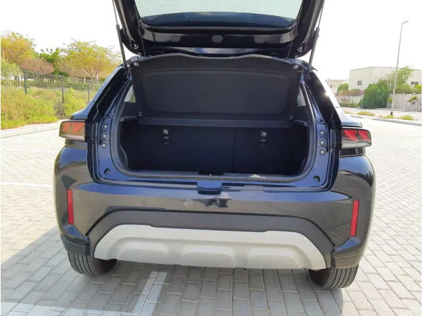 Car image 19