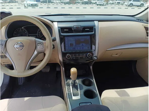 Car image 16