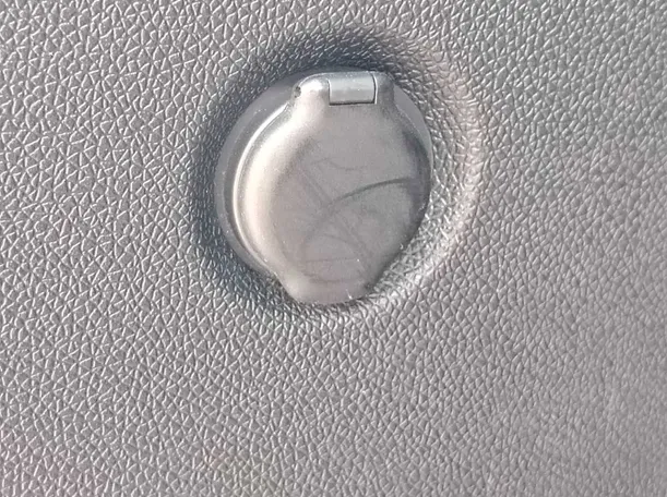 Car image 28