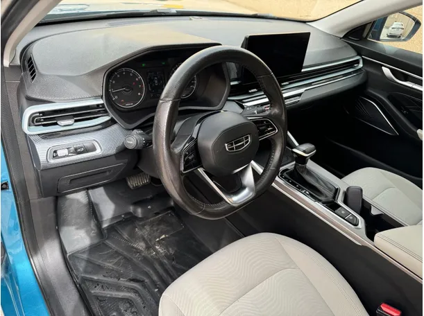 Car image 13