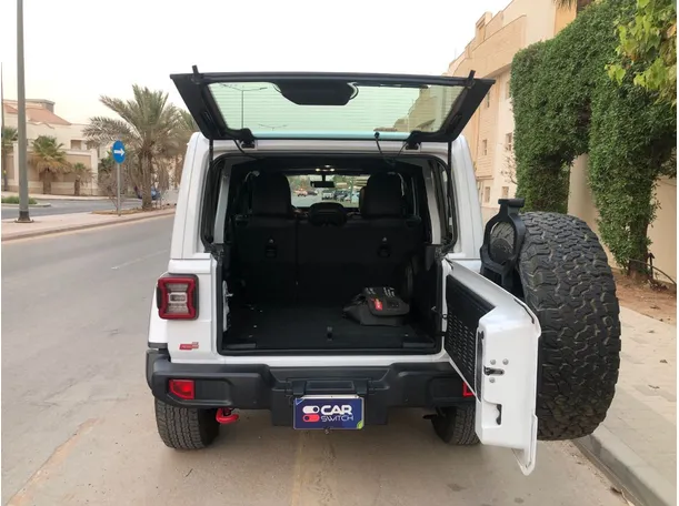 Car image 20
