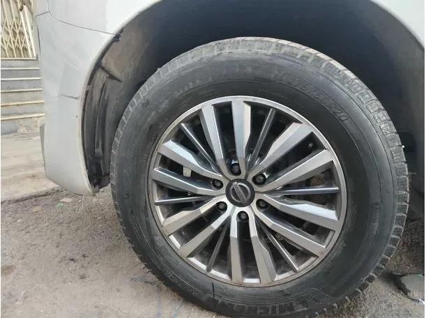 Car image 10