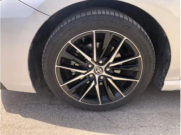 Car image 10