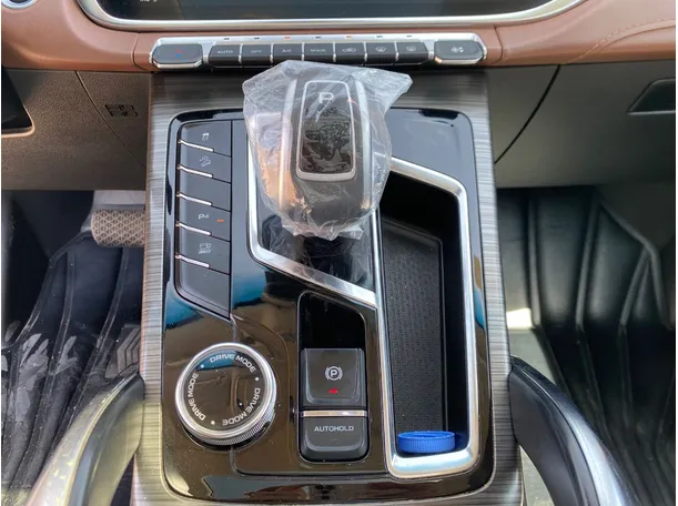 Car image 18