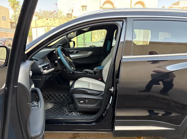 Car image 11