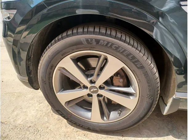 Car image 9
