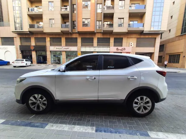 Car image 4