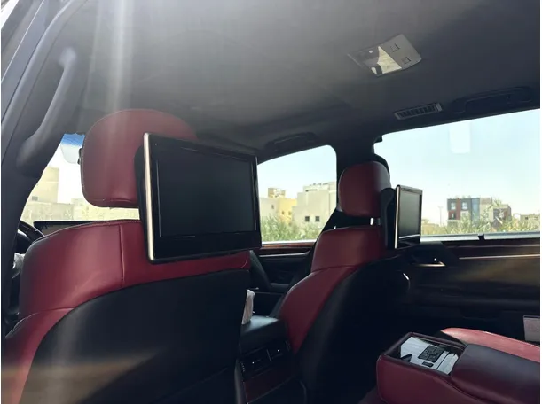 Car image 17