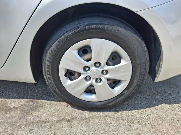 Car image 9