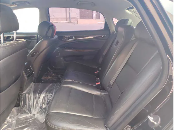 Car image 16