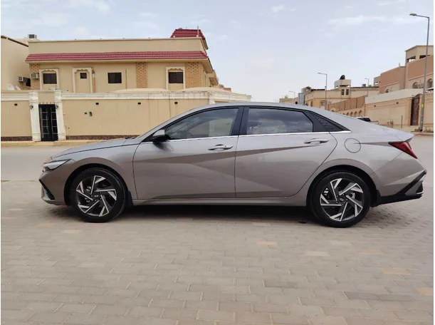 Car image 8