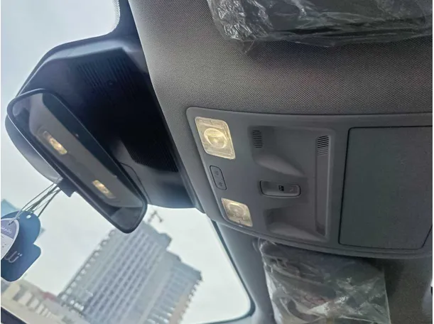 Car image 32